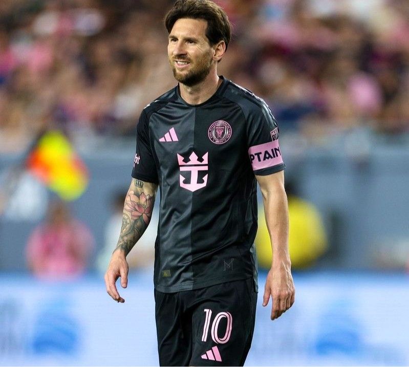 爱游戏全站-梅西重返赛场,出色发挥首场状态出色,C9观众沸腾!的简单介绍